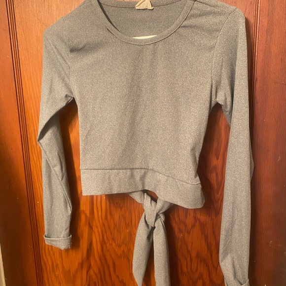 One Step Up crop top - Picture 2 of 10